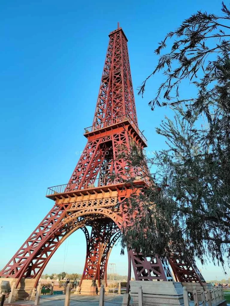एफिल टावर - Eiffel Tower