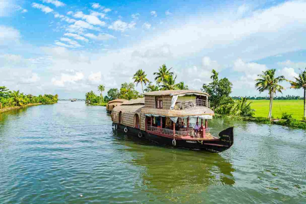 Famous Tourist Places of Kerala In Hindi
