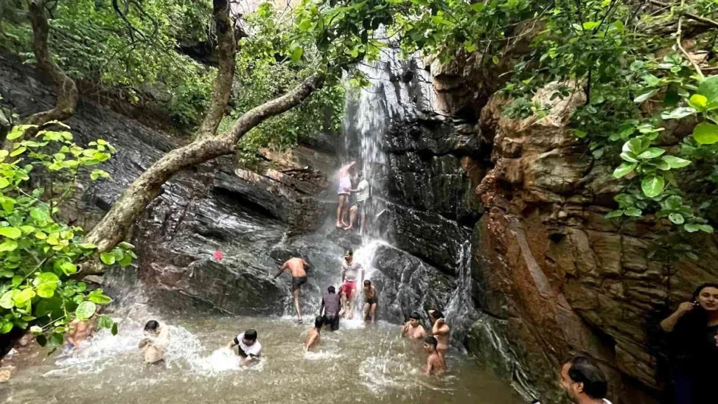 Kho Nagoriyan Waterfall