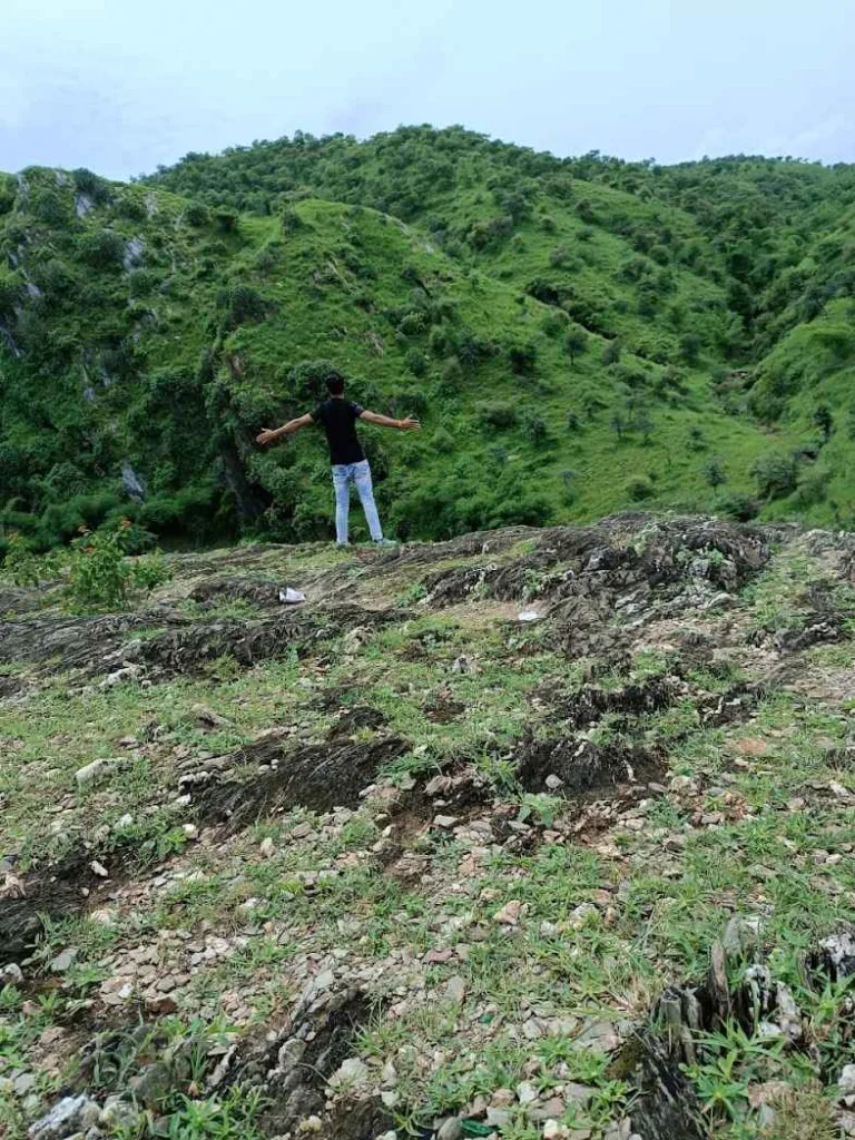 उदयपुर का प्रसिद्ध हिल स्टेशन रायता हिल्स उदयपुर: Beautiful Raita Hills in Udaipur Rajasthan in Hindi Raita Hills in Udaipur Photos