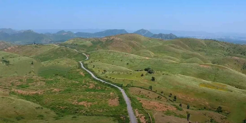 Beautiful Raita Hills in Udaipur Rajasthan in Hindi