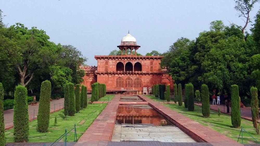 Taj Museum Agra in Hindi