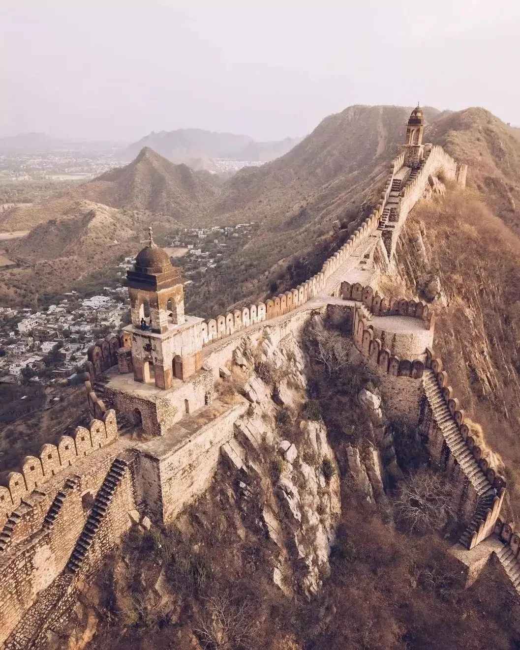 Great Wall of Amer Fort & Watch Tower In Hindi