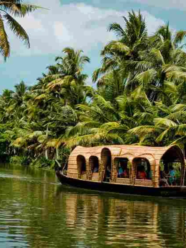 Famous Tourist Places of Kerala In Hindi