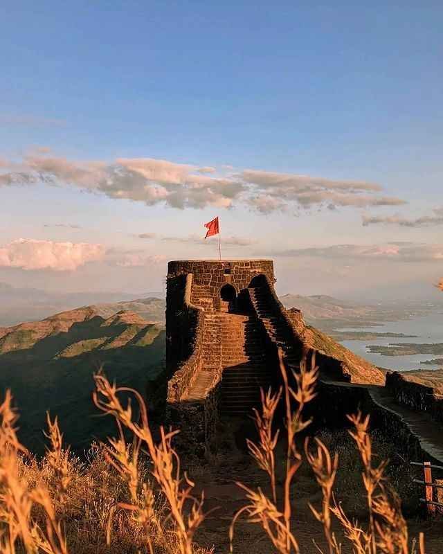 History of Rajgad Fort Pune in Hindi