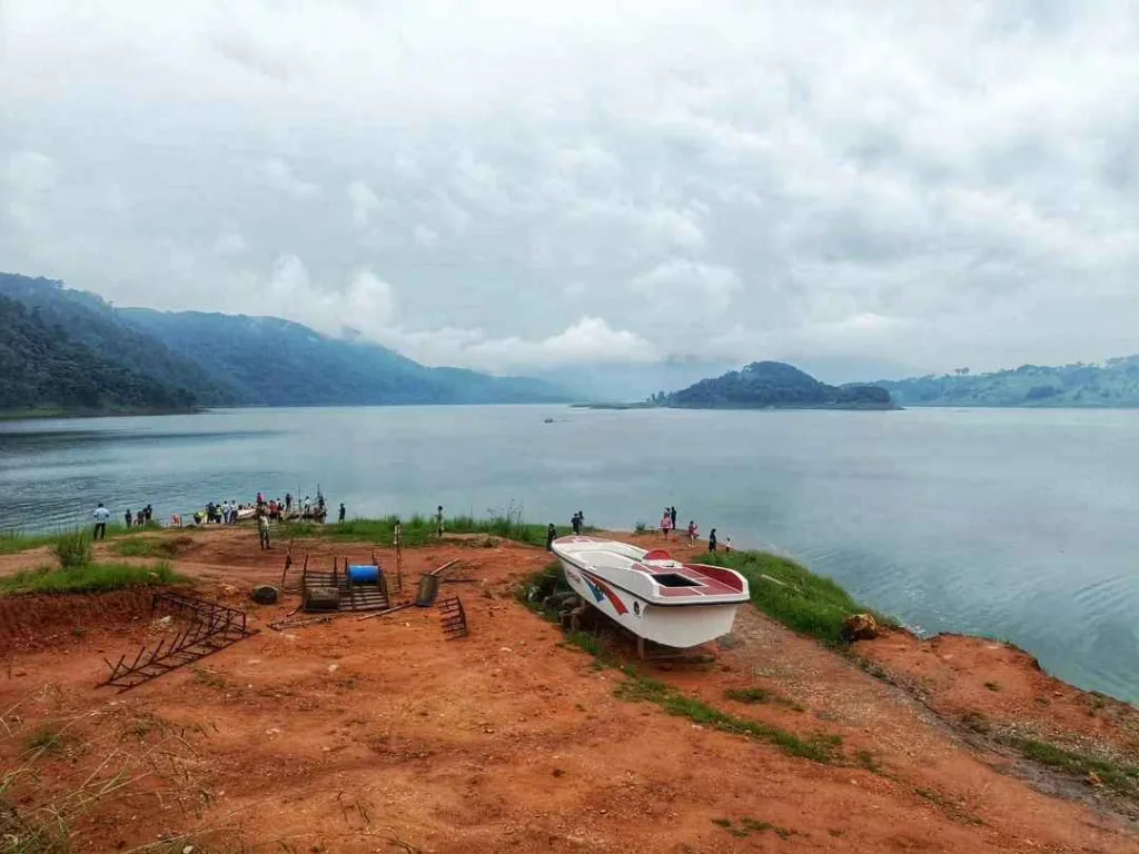Umiam Lake in Shillong in Hindi