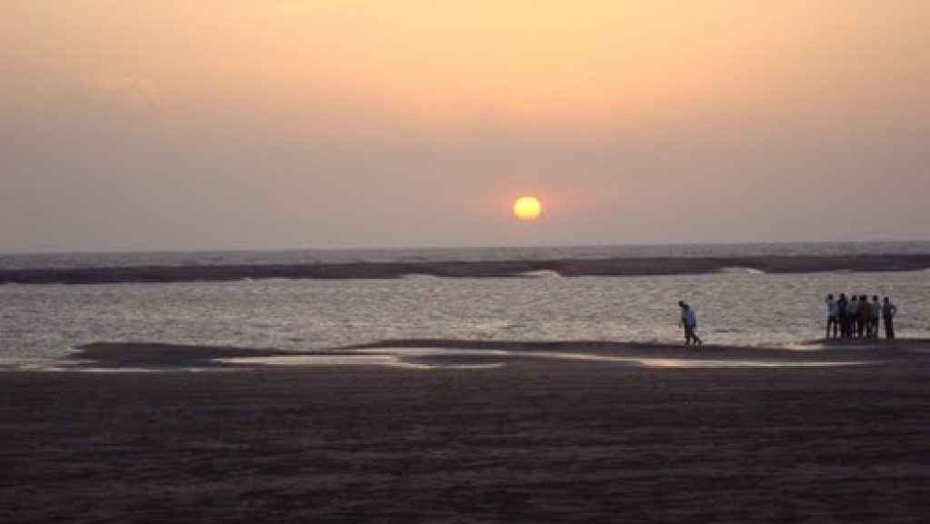 Dumas Beach Surat Travel Info In Hindi