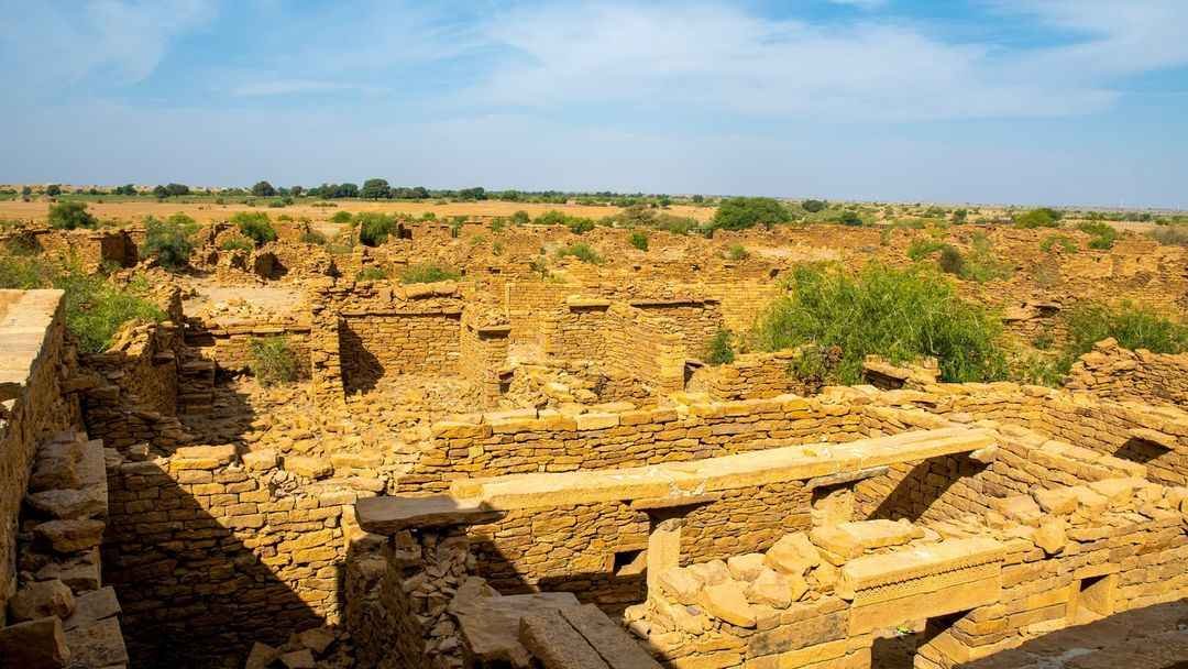 Mystery and Story of Kuldhara Village in Hindi