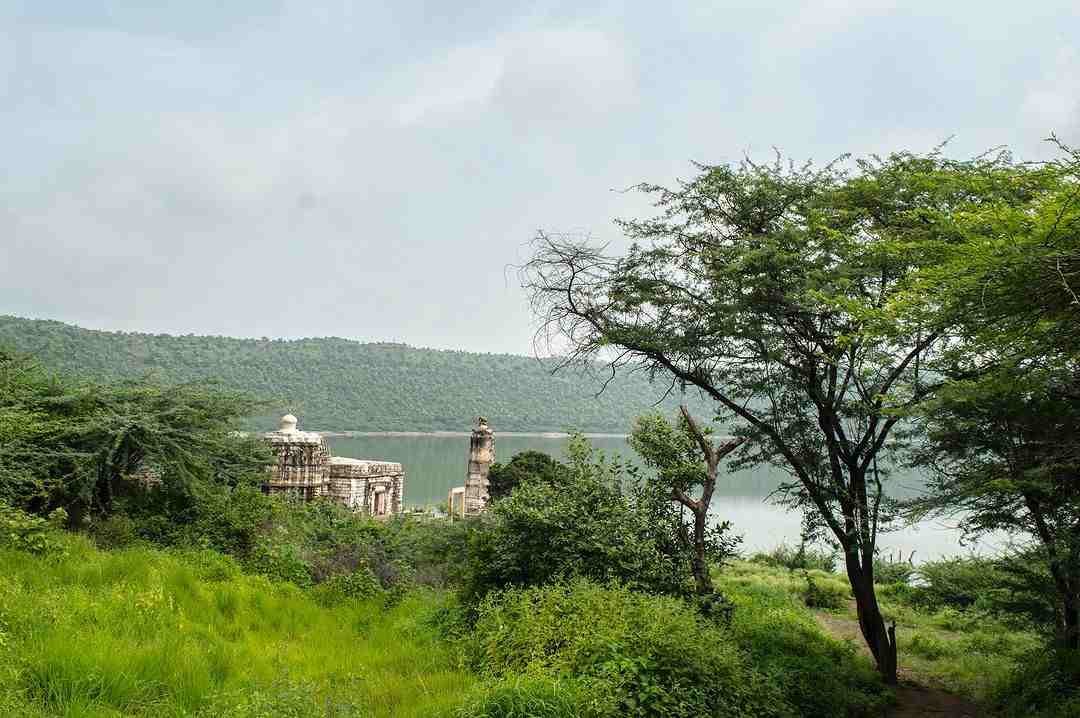 Lonar Lake Maharashtra Travel information in Hindi