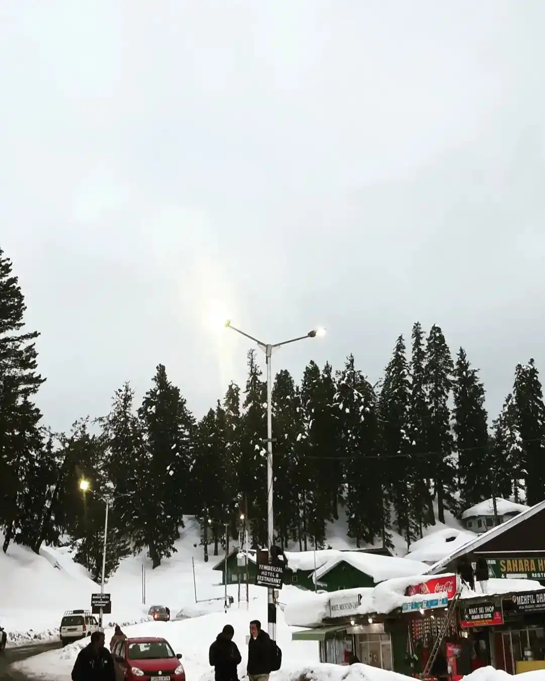 Top Tourist Places in Gulmarg In Hindi, Gulmarg Me Ghumne ki Jagah in Hindi, Gulmarg Pictures, Images and Stock Photos