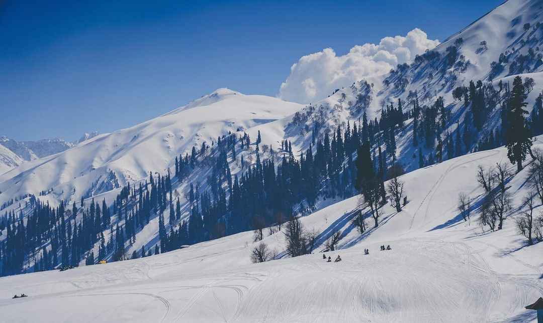 Best Places To Visit In Gulmarg in Hindi, Top Tourist Places in Gulmarg In Hindi, Gulmarg Tourism In Hindi, Best Tourist Places of Gulmarg In Hindi, Best Destination of Gulmarg, Gulmarg Best Destination For Honeymoon In Hindi, Beautiful Places of Gulmarg tourism In Hindi