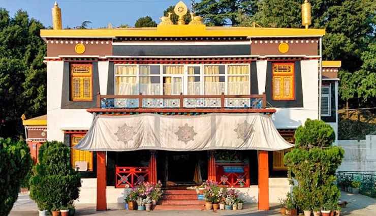 Tibetan Buddhist Temple in Mussoorie in Hindi - मसूरी का तिब्बती बौद्ध मंदिर
