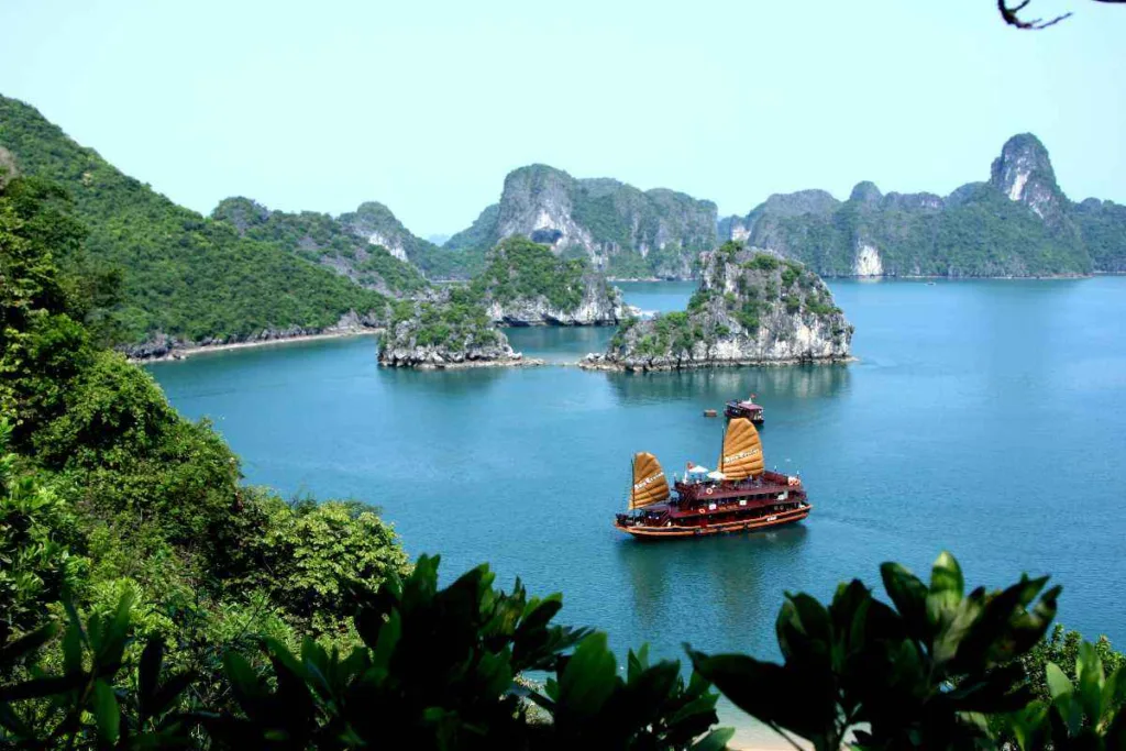 Halong Bay In Vietnam In Hindi