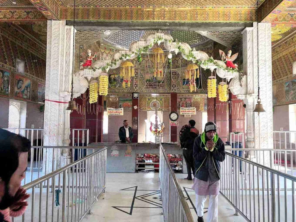 सीकर जिले के रींगस वाले भैंरूजी मंदिर का इतिहास और दर्शन की जानकारी: Reengus Ka Bheru Ji Temple Sikar Rajasthan In Hindi Reengus Ka Bheru Ji Temple Sikar Rajasthan In Hindi, MANDIR TAK KAISE PAHUCHE, Reengus Ka Bheru Ji Ka Itihas, BHERU JI KA MNADIR Sikar, BHERUJI KA MANDIR, Sikar KA JEEN MATA MANDIR, Sikar MAIN BHERU JI KAMNDIR, REENGAS KE BHERUJI, REENGAS KE BHERUJI KA MANDIR, REENGAS MAIN KONSA MANDIR, जीण माता का इतिहास, जीण माता का मंदिर कहां है, जीण माता का मेला कहां लगता है, जीण माता के चमत्कार, Reengus Ke Bheru Ji Ki Photos,